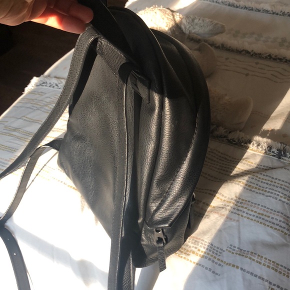 Backpack - Picture 3 of 4